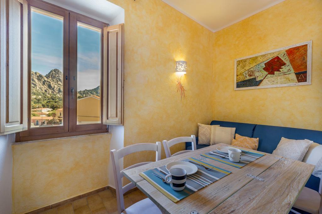 Ferienwohnung Palazzo Beddoro San Pantaleo Exterior foto
