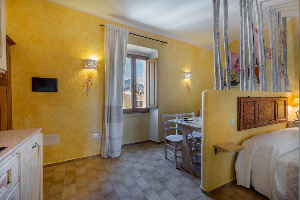 Ferienwohnung Palazzo Beddoro San Pantaleo Exterior foto